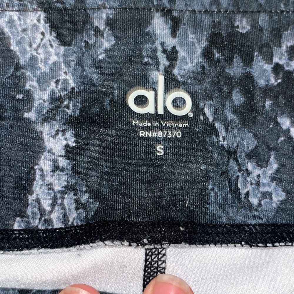 Alo Yoga python workout pants - Picture 3 of 5